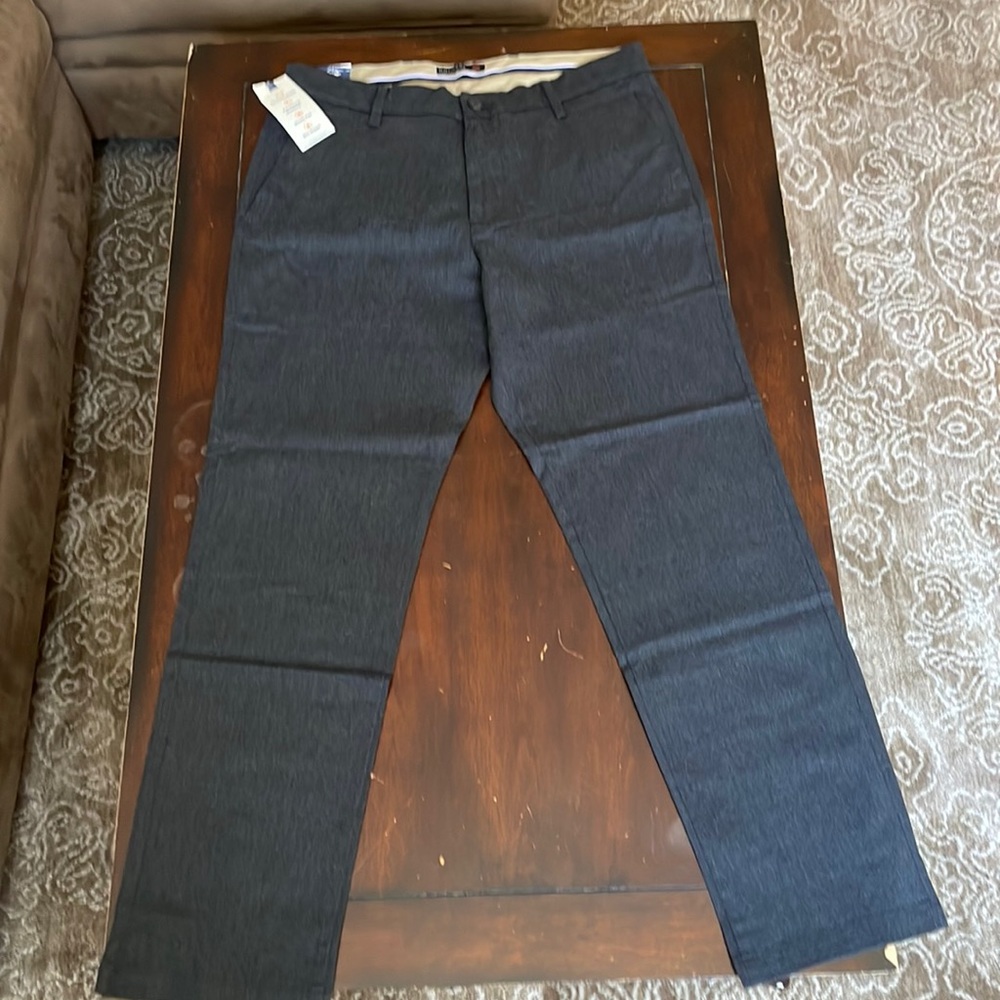 Brand new Dockers signature khaki
